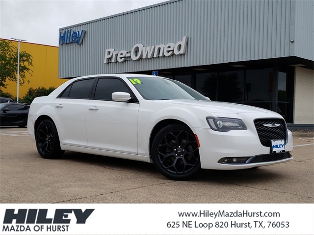 2019 Chrysler 300